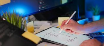 Image illustrant un homme travaillant sur une tablette