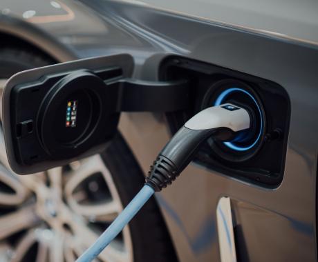 image illustrant une recharge d'un véhicule électrique